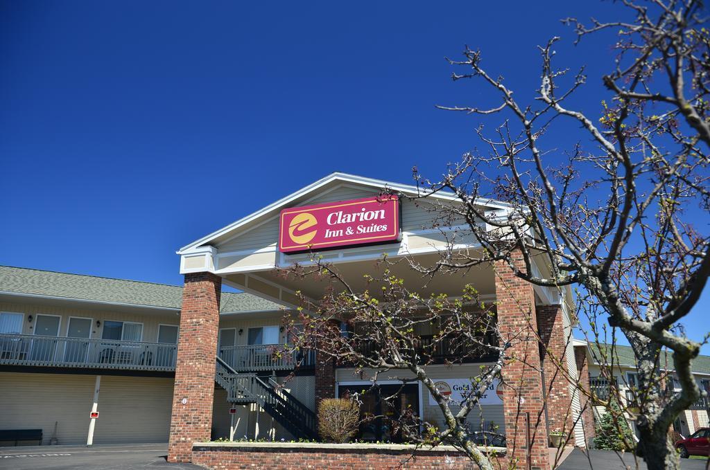 Clarion Inn & Suites At The Outlets Of Lake George Exterior foto
