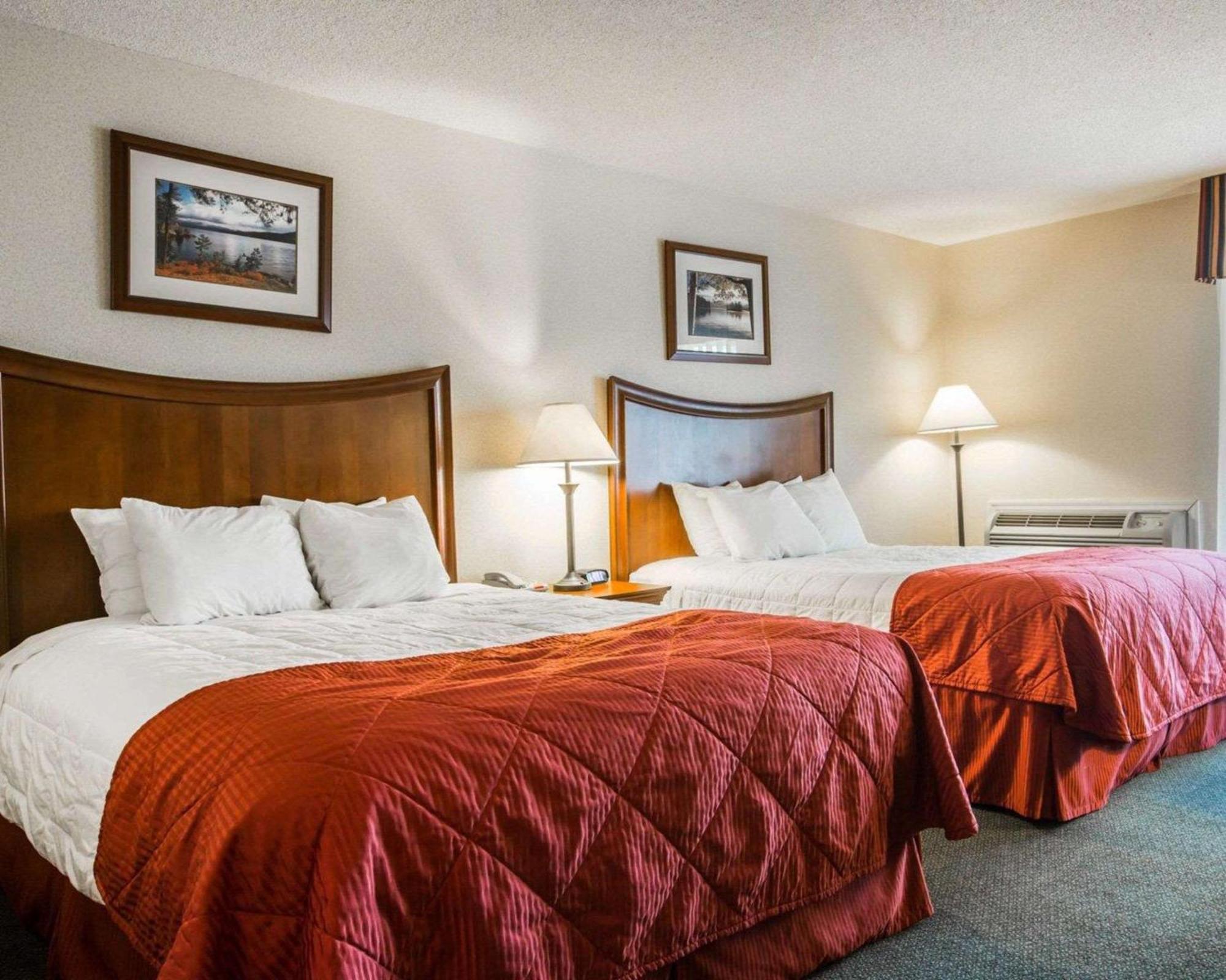 Clarion Inn & Suites At The Outlets Of Lake George Exterior foto