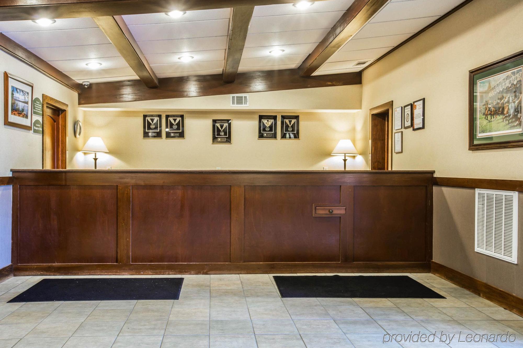 Clarion Inn & Suites At The Outlets Of Lake George Exterior foto